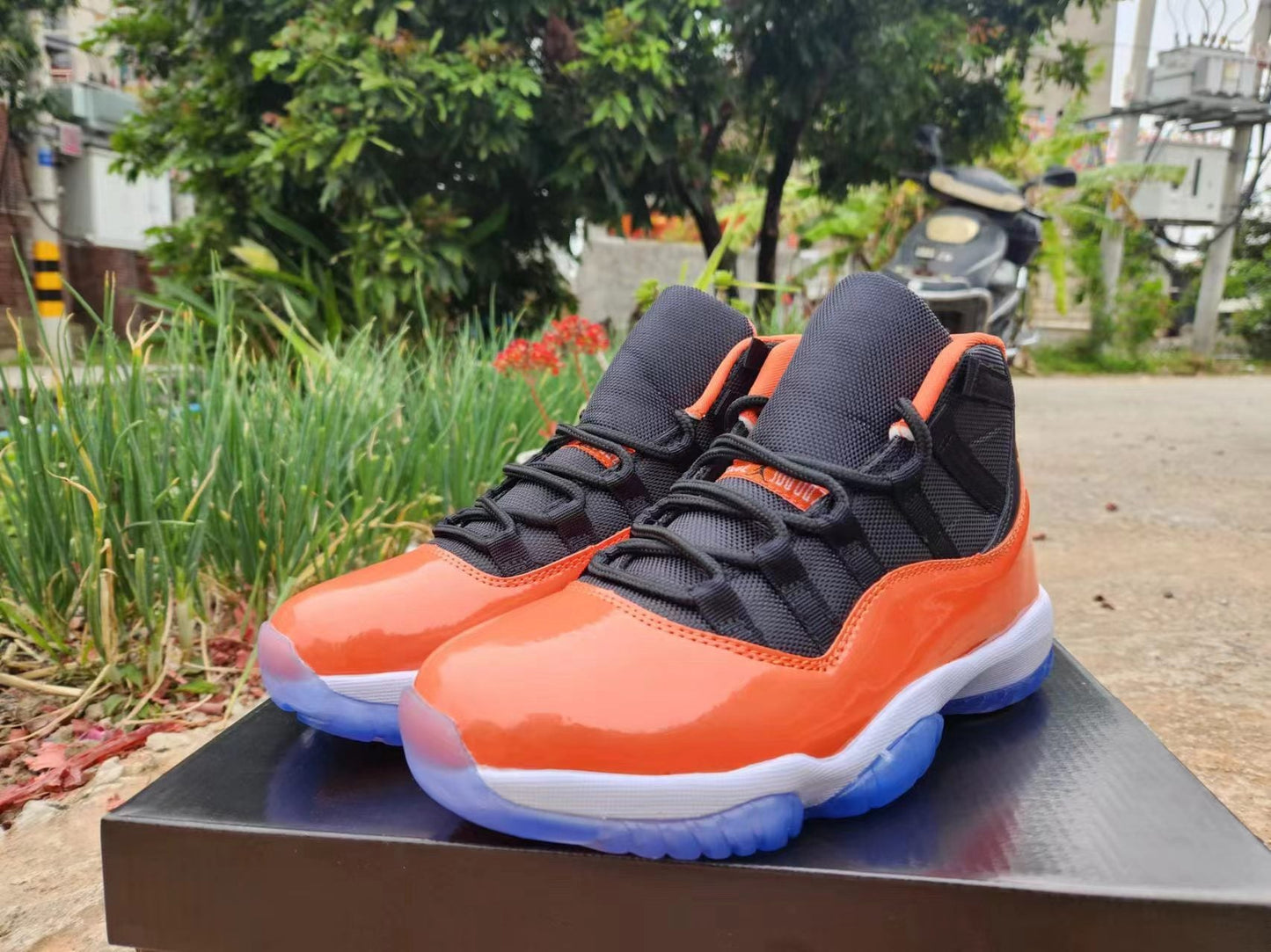 JORDAN 11 Orange and Black