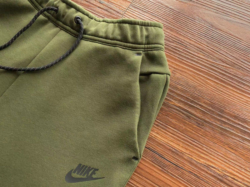 NIKE TECH FLEECE PANTS x OLIVE GREEN