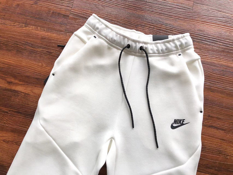 NIKE TECH FLEECE PANTS x WHITE