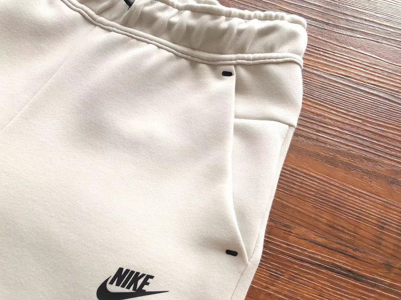 NIKE TECH FLEECE PANTS x CREAMY WHITE