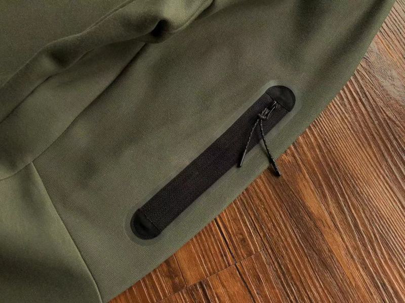 NIKE TECH FLEECE HOODIE x ARMY GREEN