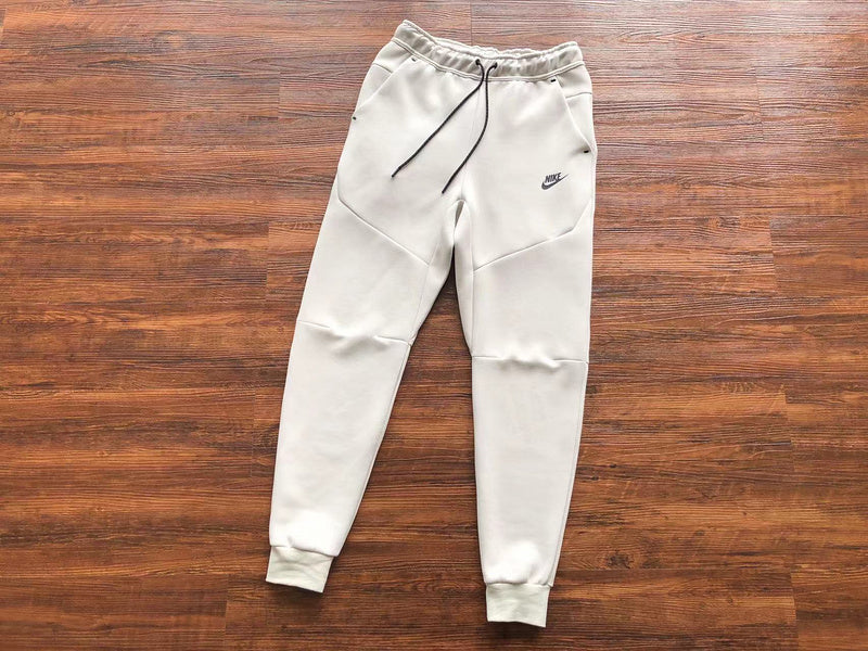 NIKE TECH FLEECE PANTS x CREAMY WHITE