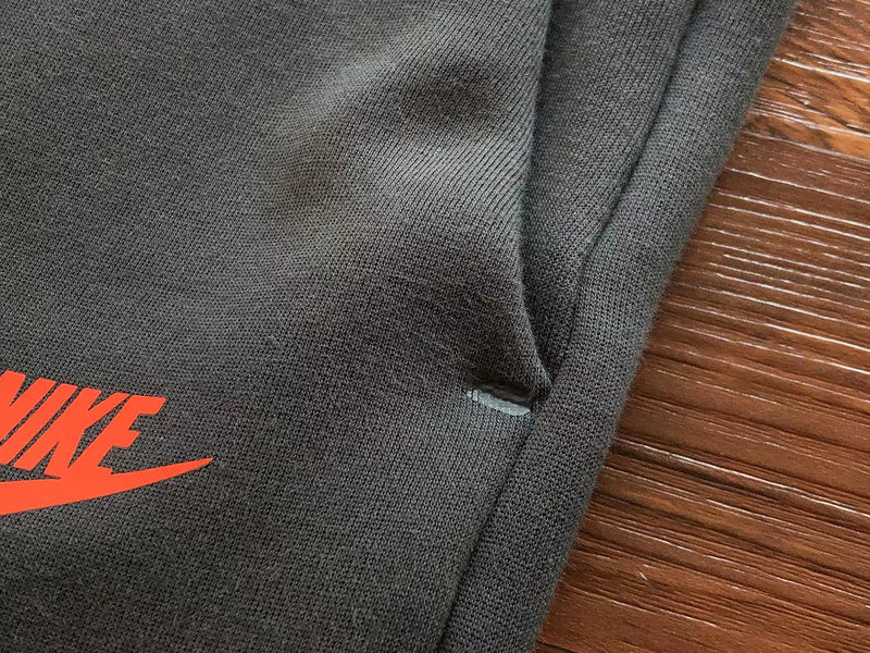 NIKE TECH FLEECE PANTS x BLACK/DARK SMOKE GREY