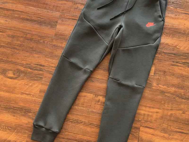 NIKE TECH FLEECE PANTS x BLACK/DARK SMOKE GREY