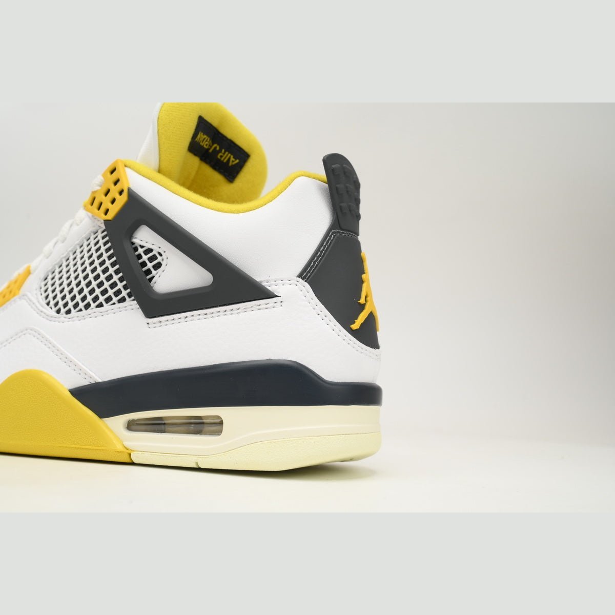 JORDAN 4 x VIVID SULFUR