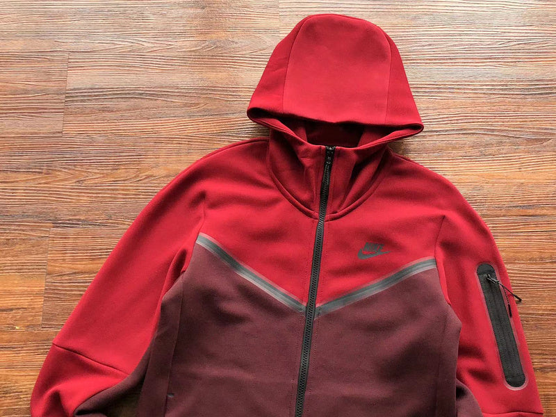 NIKE TECH FLEECE HOODIE x BERRY/POMEGRANATE