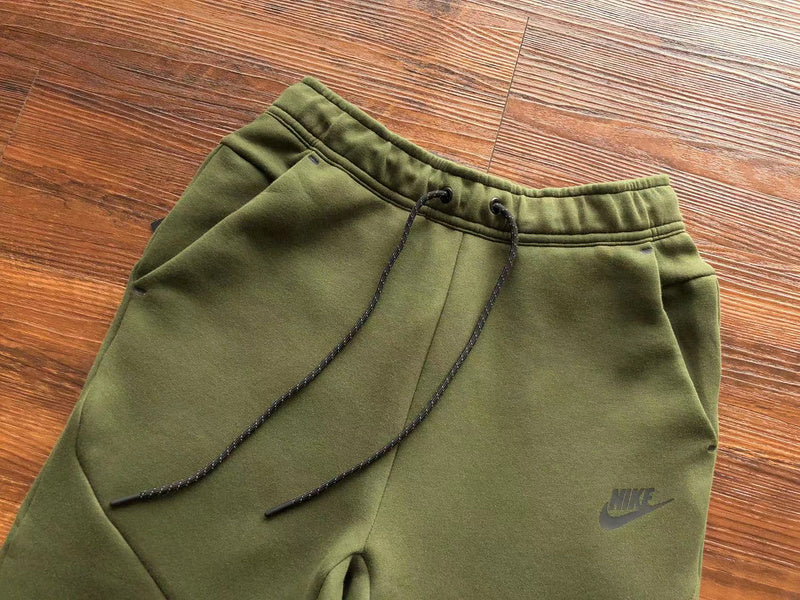 NIKE TECH FLEECE PANTS x OLIVE GREEN