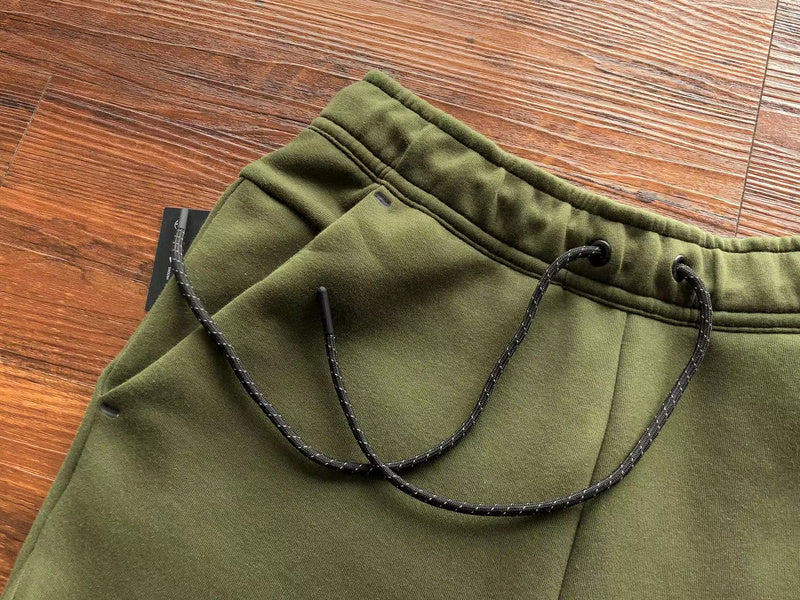 NIKE TECH FLEECE PANTS x OLIVE GREEN