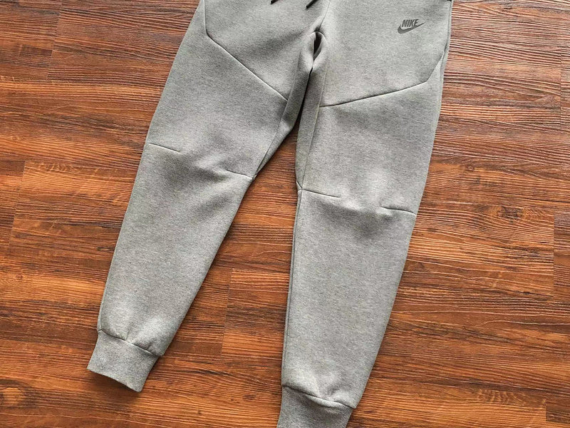 NIKE TECH FLEECE PANTS x WOLF GREY