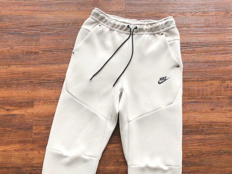 NIKE TECH FLEECE PANTS x CREAMY WHITE