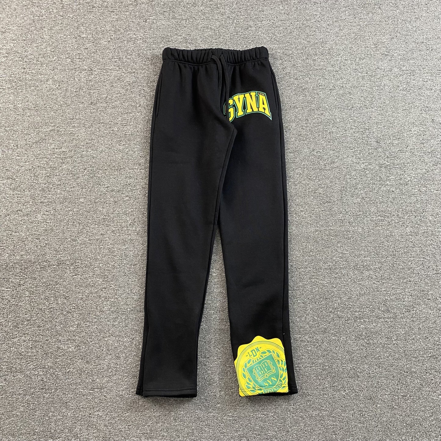 SYNA WORLD COLLEGE SWEATPANTS BLACK