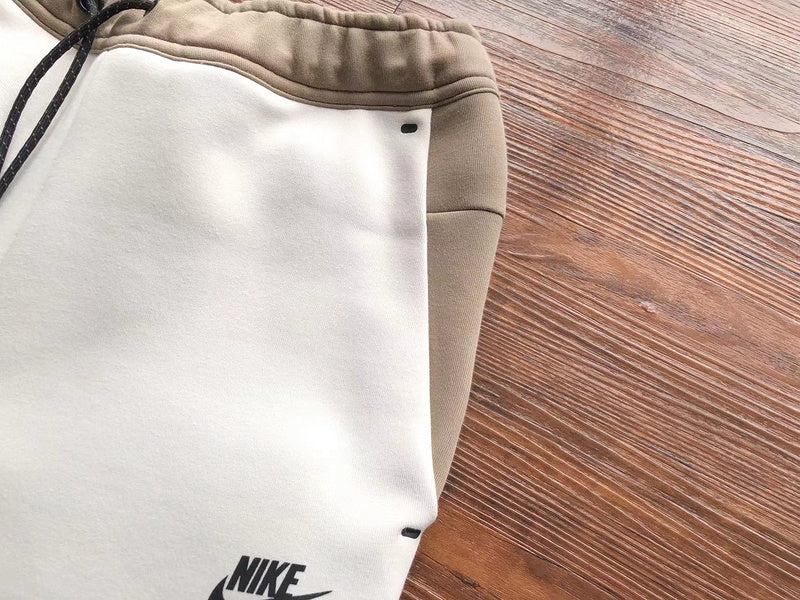 NIKE TECH FLEECE PANTS x SANDALWOOD/LIGHT BONE WHITE