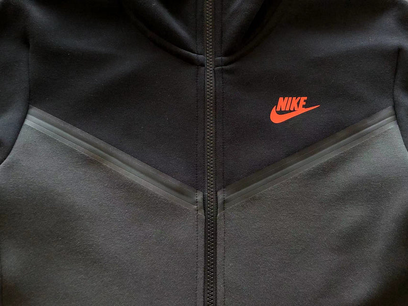 NIKE TECH FLEECE HOODIE x BLACK/DARK SMOKE GREY