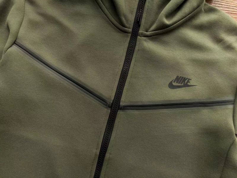 NIKE TECH FLEECE HOODIE x ARMY GREEN