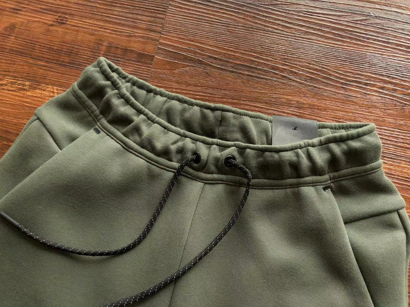 NIKE TECH FLEECE PANTS x ARMY GREEN