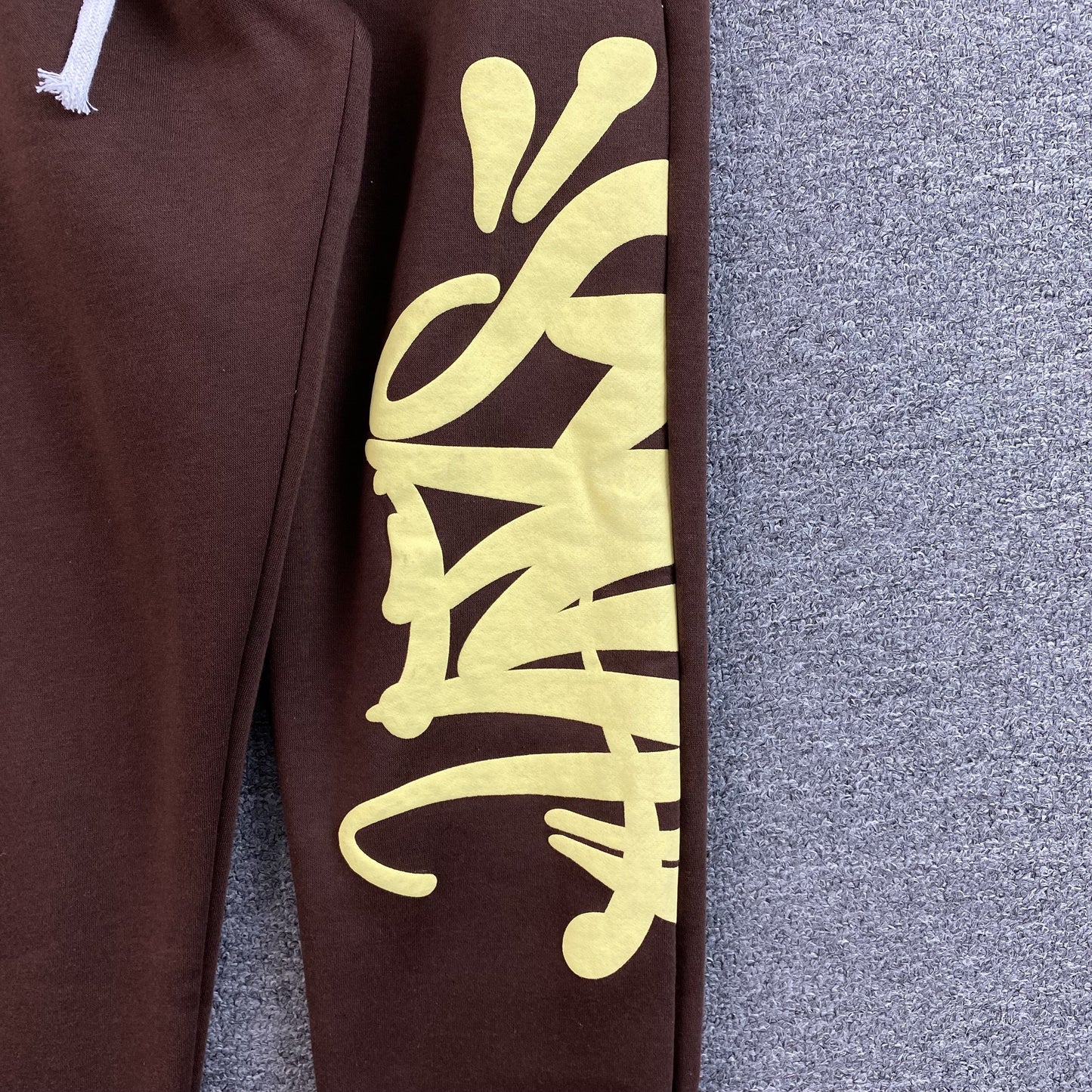 SYNA WORLD SWEATPANTS BROWN