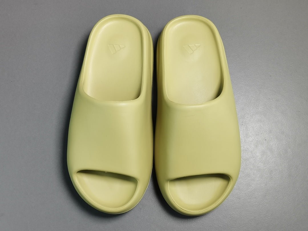 ADIDAS YEEZY SLIDE x RESIN