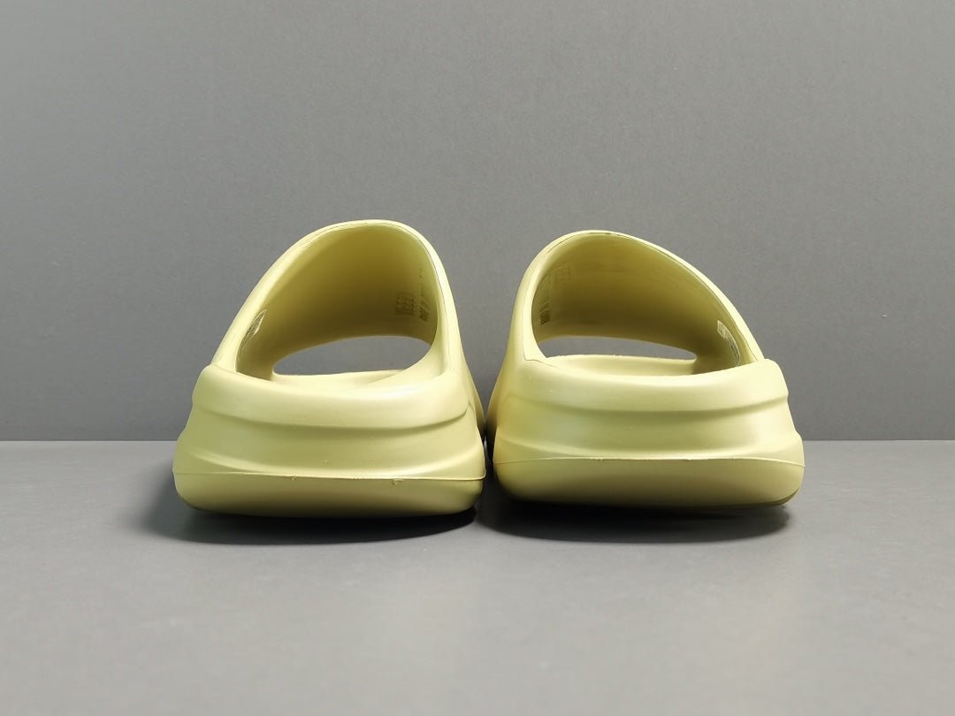 ADIDAS YEEZY SLIDE x RESIN