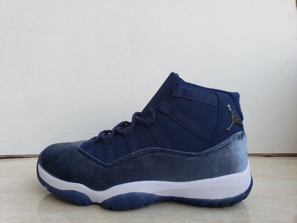 AIR JORDAN 11 "Navy Velvet"