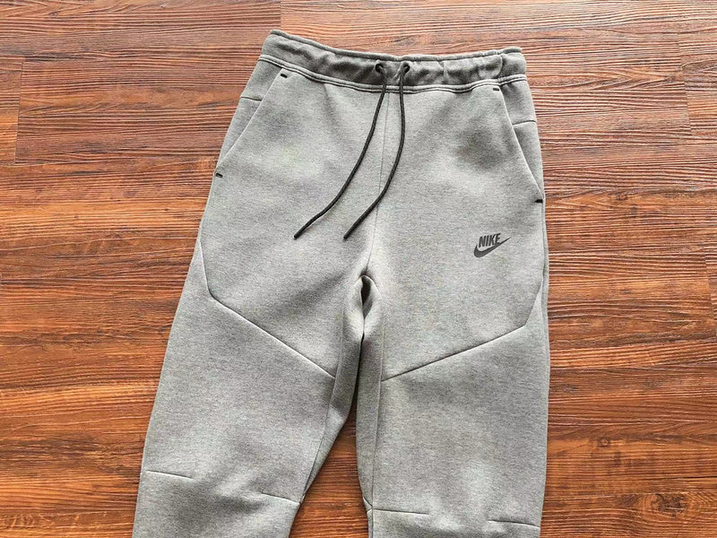 NIKE TECH FLEECE PANTS x WOLF GREY