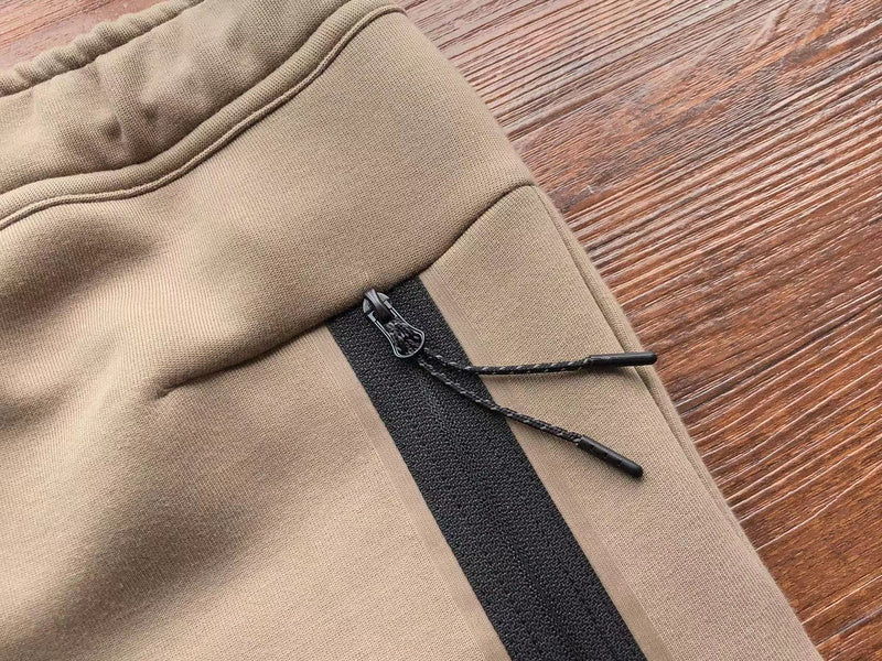 NIKE TECH FLEECE PANTS x SANDALWOOD/LIGHT BONE WHITE