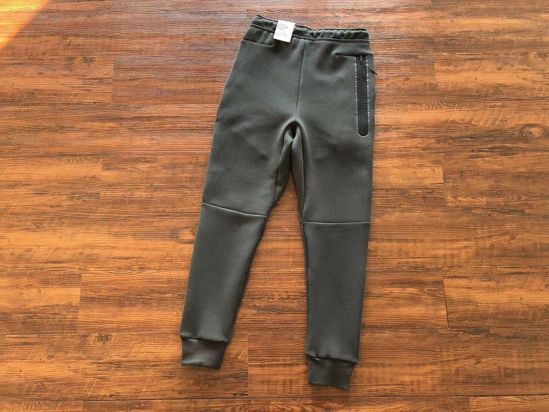 NIKE TECH FLEECE PANTS x BLACK/DARK SMOKE GREY