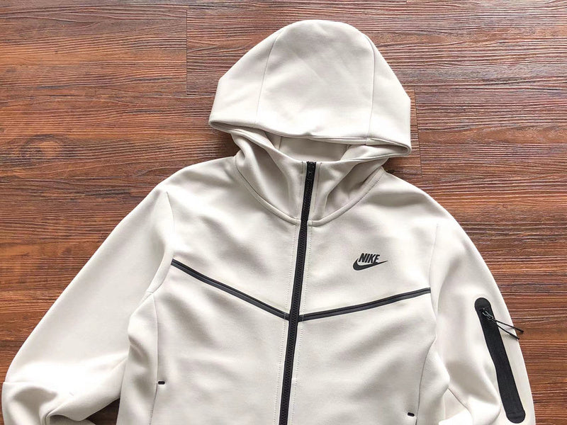 NIKE TECH FLEECE HOODIE x CREAMY WHITE