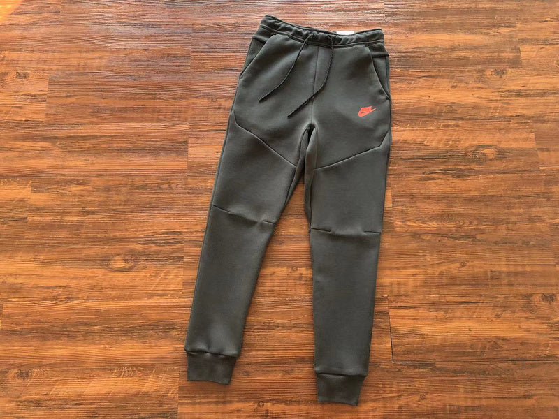 NIKE TECH FLEECE PANTS x BLACK/DARK SMOKE GREY