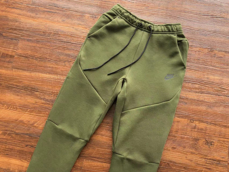 NIKE TECH FLEECE PANTS x OLIVE GREEN