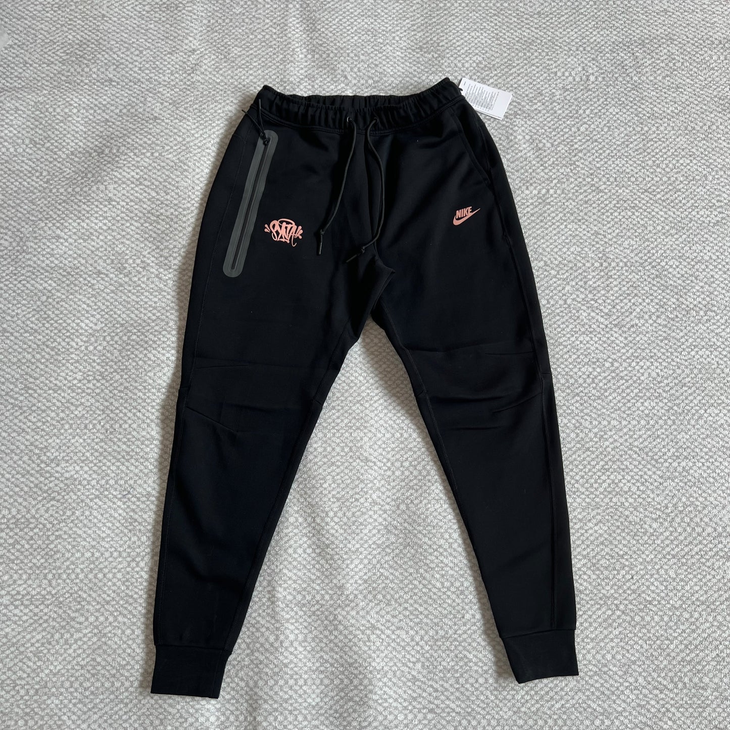 NIKE TECH FLEECE x SYNA CENTRAL CEE PANTS