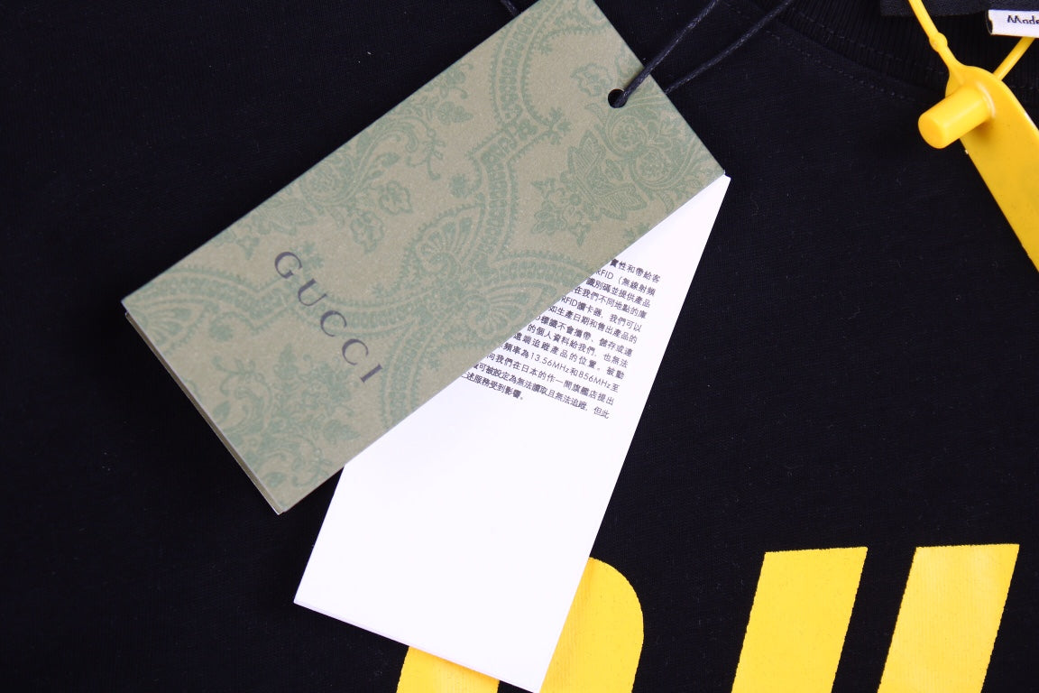 Gucci T-shirt with Retro Logo (Black)