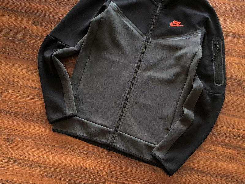 NIKE TECH FLEECE HOODIE x BLACK/DARK SMOKE GREY