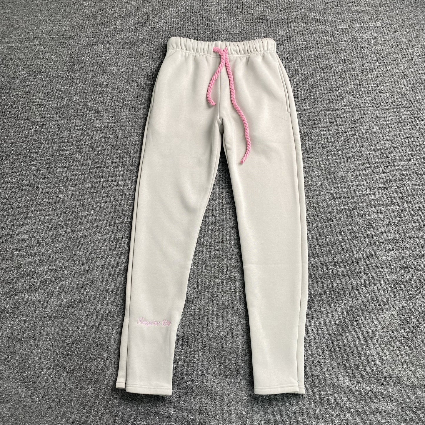 SYNA WORLD SYNA LOGO SWEATPANTS GREY PINK