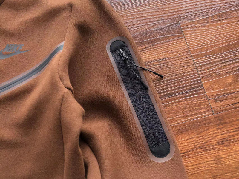 NIKE TECH FLEECE HOODIE x BROWN