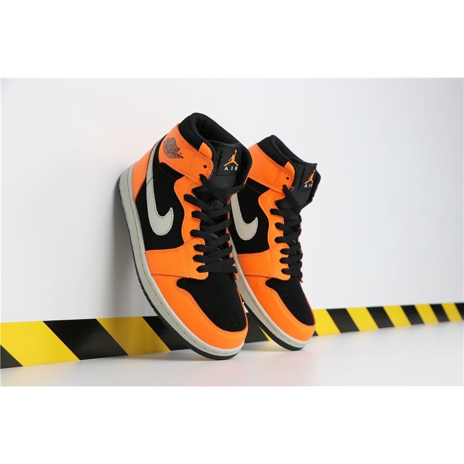 JORDAN 1 MID x BLACK CONE