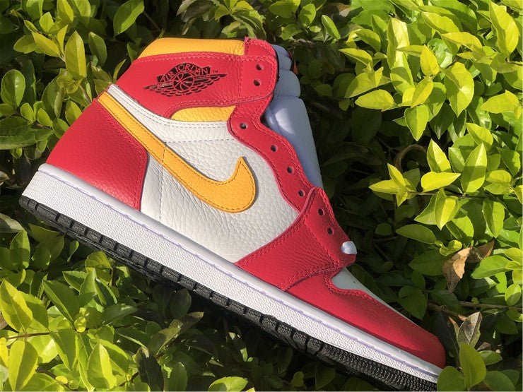 JORDAN 1 RETRO HIGH OG x LIGHT FUSION  RED