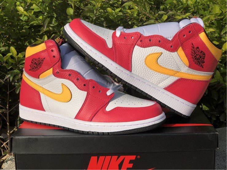 JORDAN 1 RETRO HIGH OG x LIGHT FUSION  RED