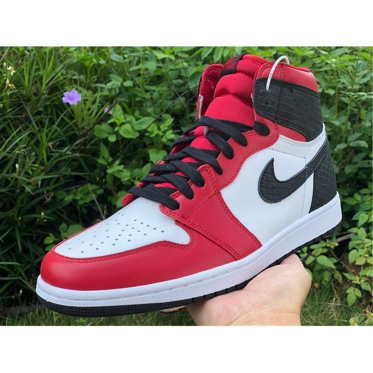 JORDAN 1 RETRO HIGH x SATIN SNAKE CHICAGO