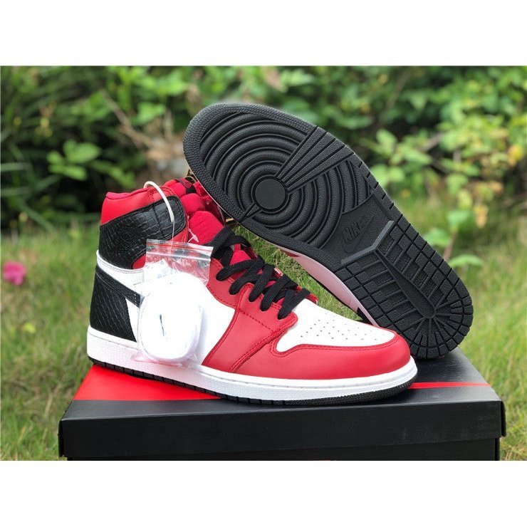 JORDAN 1 RETRO HIGH x SATIN SNAKE CHICAGO