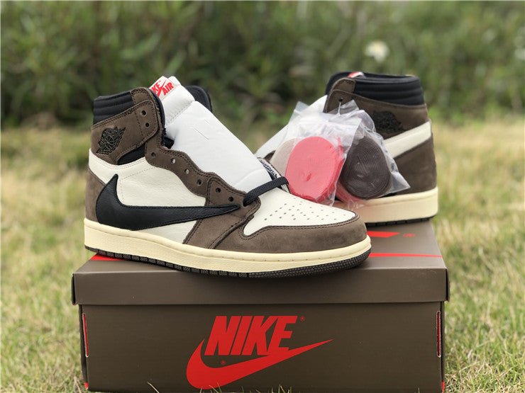 JORDAN 1 RETRO HIGH x TRAVIS SCOTT