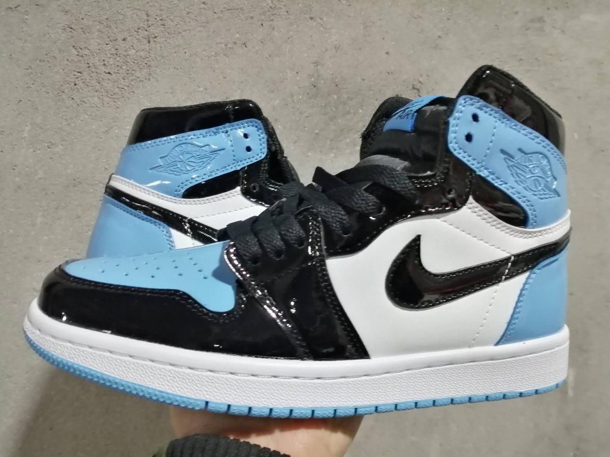 JORDAN 1 RETRO HIGH x UNC PATENT