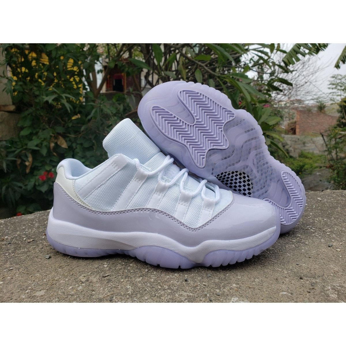 JORDAN 11 RETRO LOW x PURE VIOLET