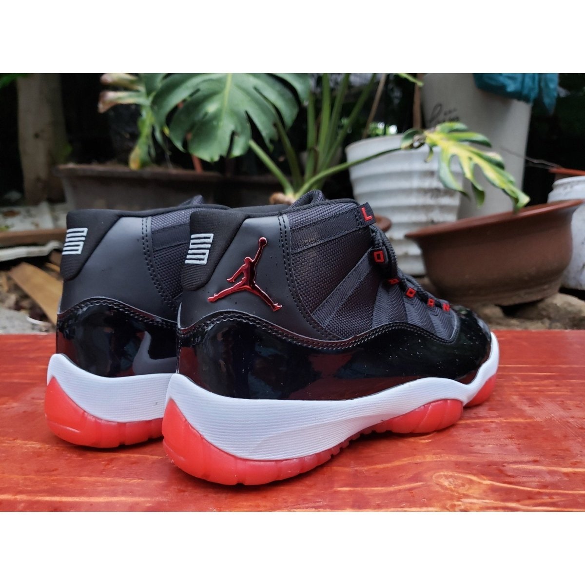 JORDAN 11 RETRO x PLAYOFFS BRED