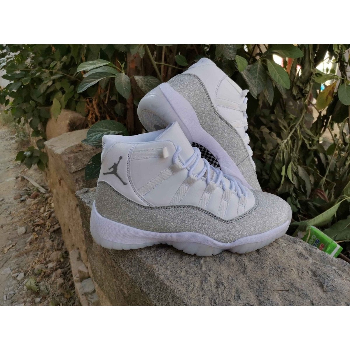 JORDAN 11 RETRO x WHITE METALLIC SILVER