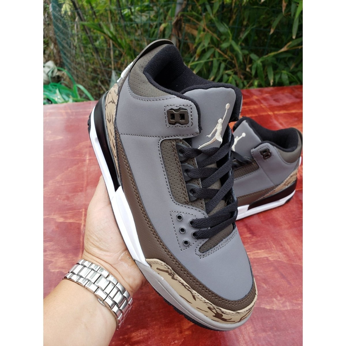 JORDAN 3 RETRO x COOL GREY/EARTH BROWN