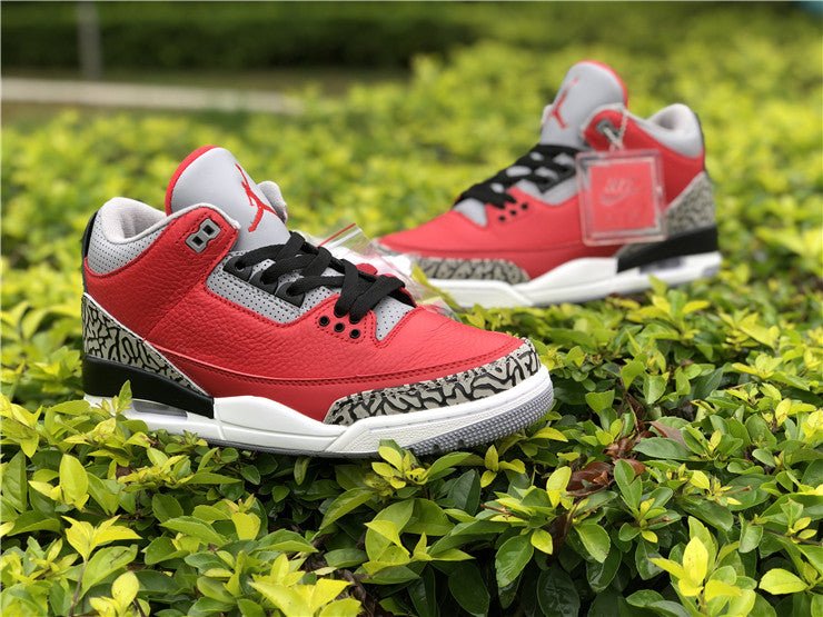 JORDAN 3 RETRO x SE UNITED FIRE RED