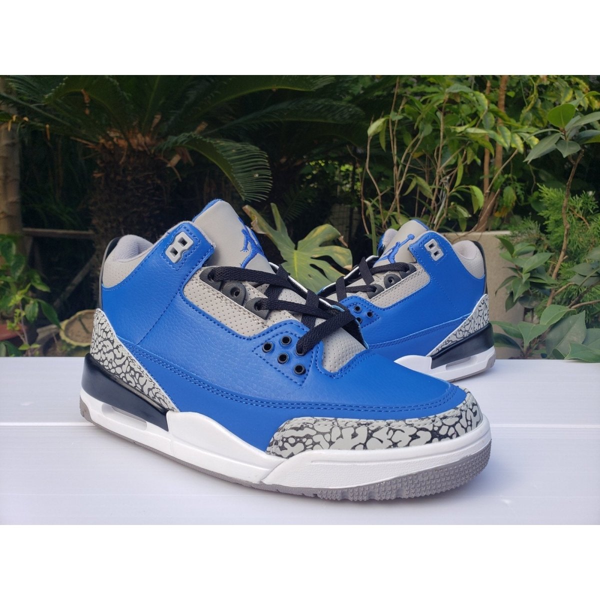 JORDAN 3 RETRO x VARSITY ROYAL CEMENT