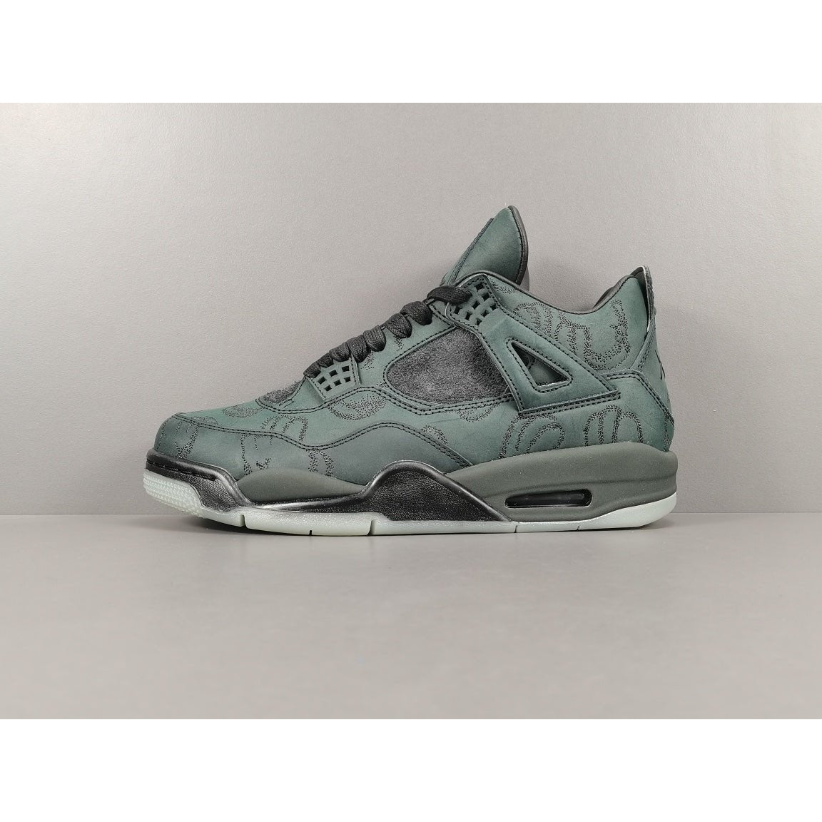 JORDAN 4 x KAWS BLACK OLIVE