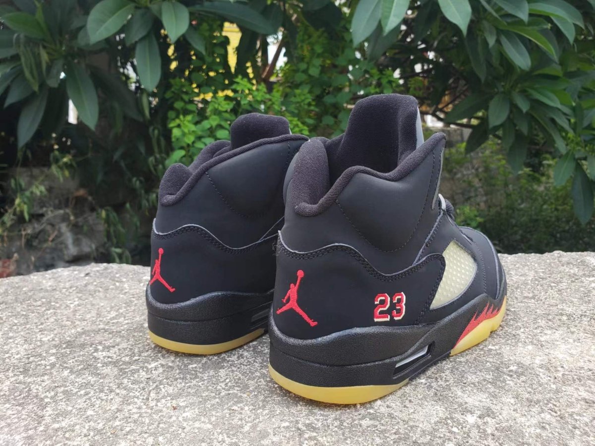 JORDAN 5 RETRO x GORE-TEX OFF-NOIR