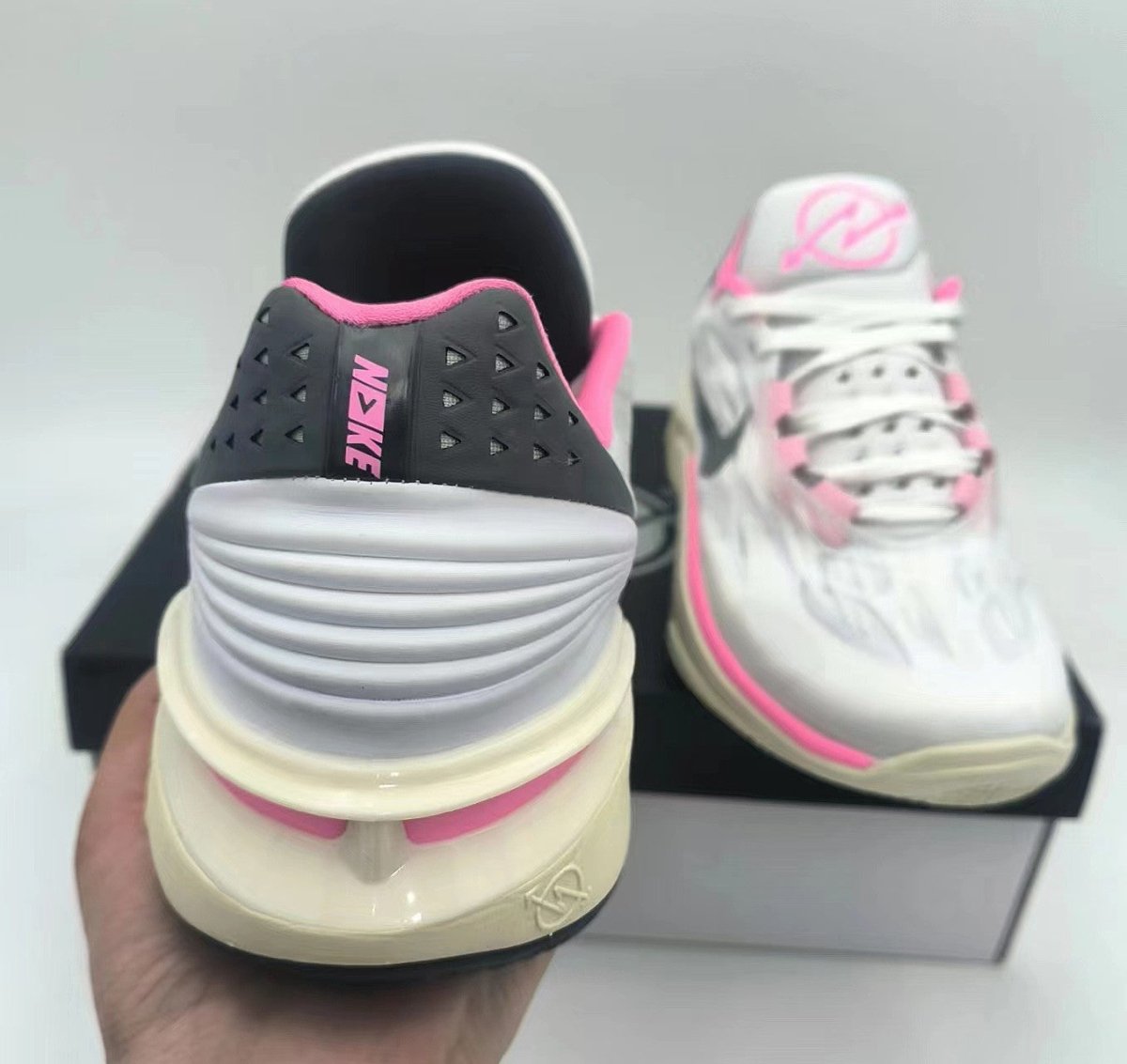 NIKE AIR ZOOM G.T. CUT 2 x COCONUT MILK PINK SPELL